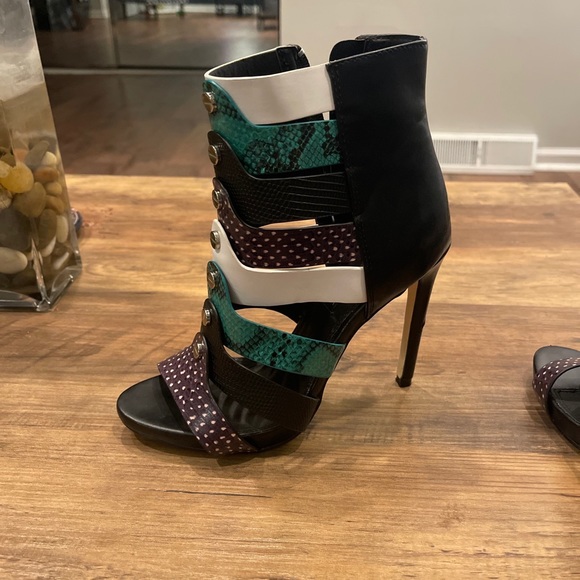 Exotic Leather & Snakeskin Sandal Heel by Izabella Rue w/ Stud Accents size 6.5 - Picture 9 of 9